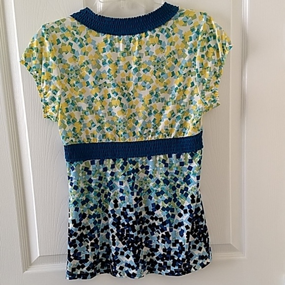 Multi Color Geometric Top Size Medium - Picture 5 of 6